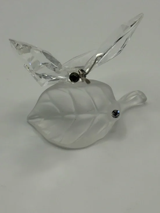 Swarovski Crystal Butterfly Figurine on Frosted Leaf - Picture 6 of 13